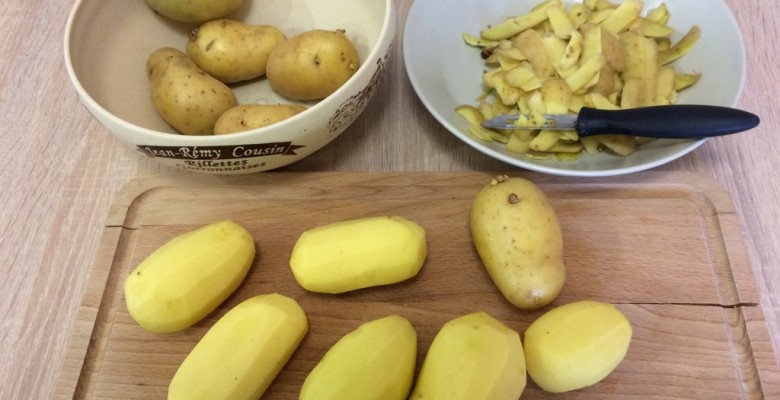Épluche bien les pommes de terre avec un économe