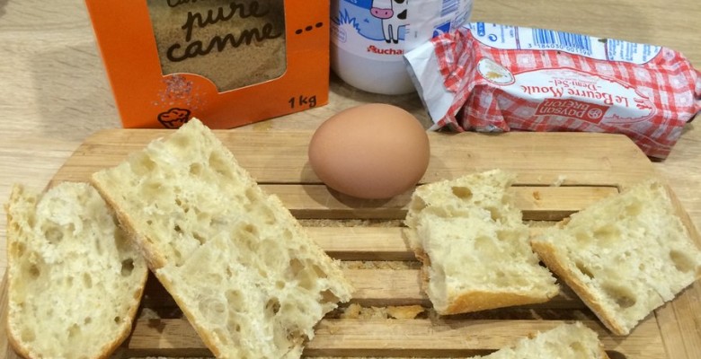 Prépare tous les ingrédients : pain, oeuf, lait, sucre et beurre
