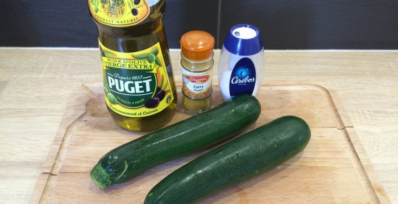 Prépare tes ingrédientscourgettes, huile d'olives, assaisonnement, raisins secs, ...