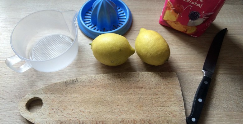 Prépare tous les ingrédients(ici pour 4 personnes, soit 1L de citronnade)
