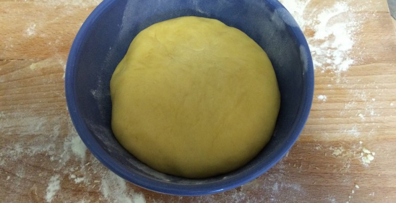 Mets ton pâton dans un bol...