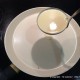 Verse une louche de pâte à crêpes dans la poêle bien chaude