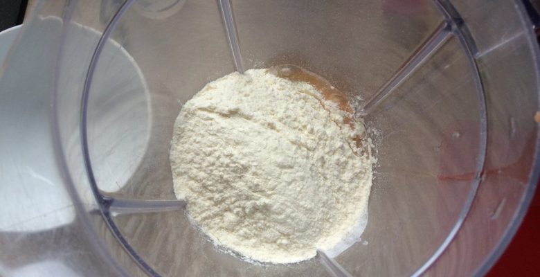 ... la farine (125 g)...