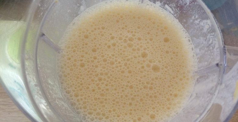 Puis re-mixe un bon coup !Tu peux recommencer l'opération une seconde fois si tu fais cette recette avec les quantités que j'ai proposées pour faire un grand far breton pour 10 personnes