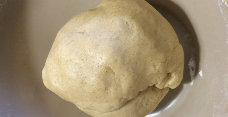 Voilà une belle boule de pâte aux épices !