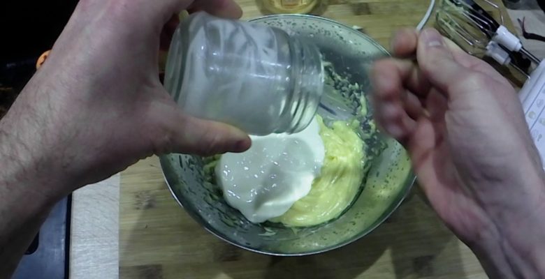 Ajoute un yaourt dans ta mayonnaise