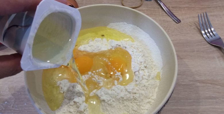 Ajoute 1/2 pot (5 cl) d'huile végétale neutre