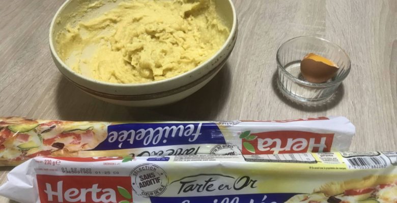 Prépare les ingrédients. Ici on fait une galette à la crème d'amandes.