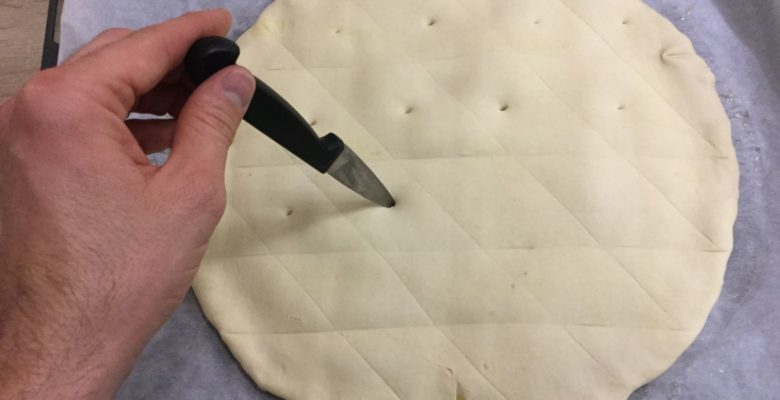 Fais quelques trous pour que l'air puisse s'échapper à la cuisson.